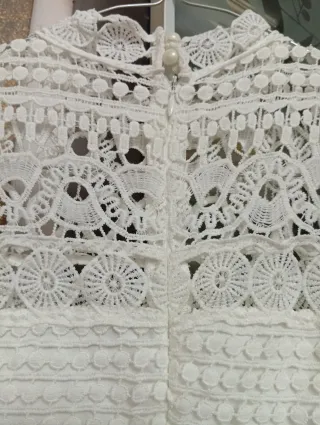 Vestido blanco manga larga encaje.