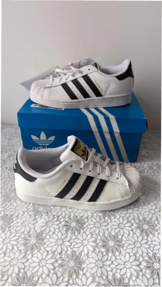 Adidas Superstar Blancas y Negras Talla 43