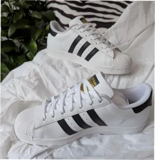 Adidas Superstar Talla 42 Blanco y Negro