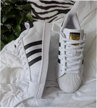 Adidas Superstar Talla 42 Blanco y Negro