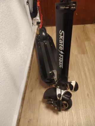 Patinete eléctrico poco uso 2019 con su factura