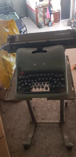 Máquina de escribir Olivetti Lexicon 80