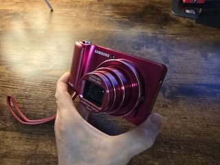 Cámara Samsung Galaxy Roja EK-GC110