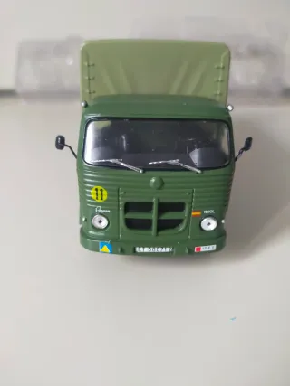 Pegaso Comet Militar 1100 L 1/43 con Cisterna