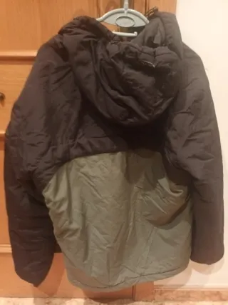 Abrigo Anorak Negro, Verde y Naranja