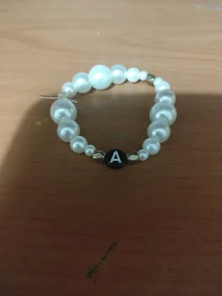 Vendo pulseras echas a mano con las letras