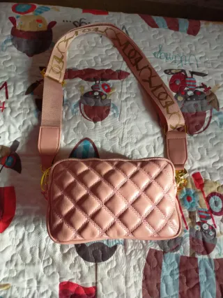 Bolso de hombro rosa