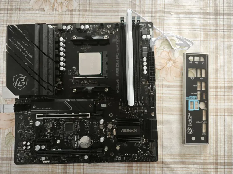 Conjunto de placa base, CPU y RAM