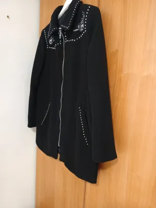 Abrigo Desigual tachuelas mujer talla 40