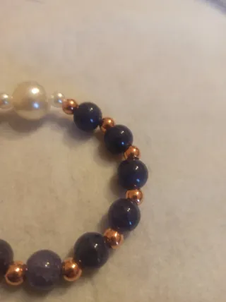 Bracciale elastico  con perle inserti ramati