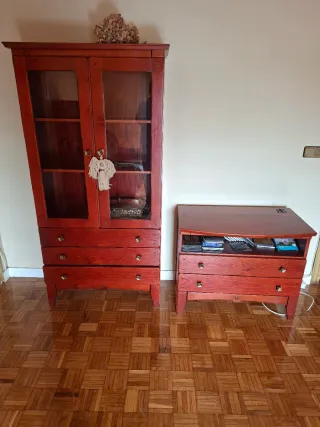 Estantería de madera color caoba