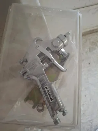 Bomba de barnizado y pintura