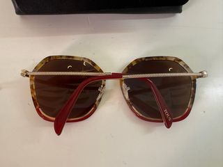 Gafas de sol Tous doradas y rojas