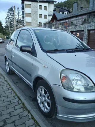 Toyota Yaris 1999 con 60.000kms