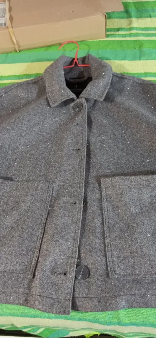 Elegante chaquetón gris