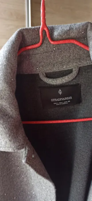 Elegante chaquetón gris