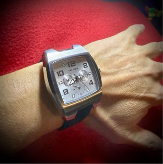 Reloj Time Force Cuarzo Esfera Plateada