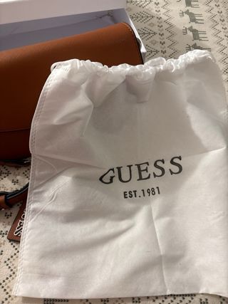 Bolso Guess Marrón con Llavero