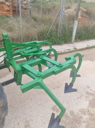 Cultivador extensible hidráulico