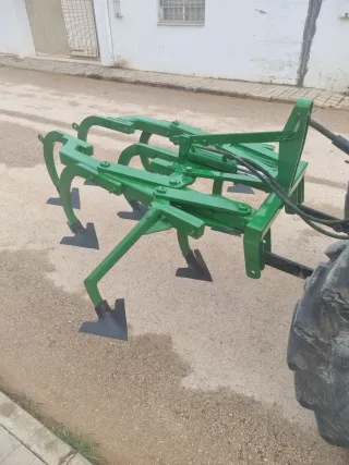 Cultivador extensible hidráulico