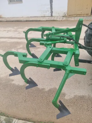 Cultivador extensible hidráulico