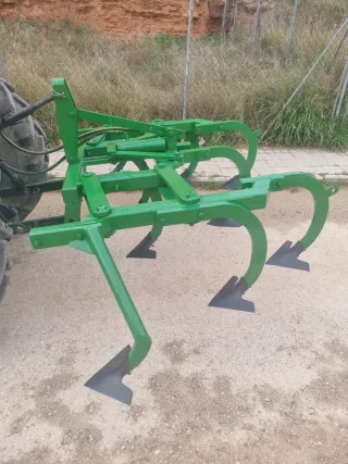 Cultivador extensible hidráulico