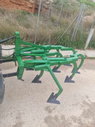 Cultivador extensible hidráulico