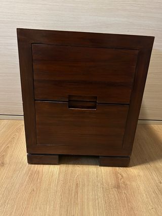 Mesita de noche de madera