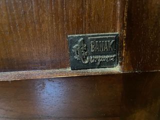 Mesita de noche de madera