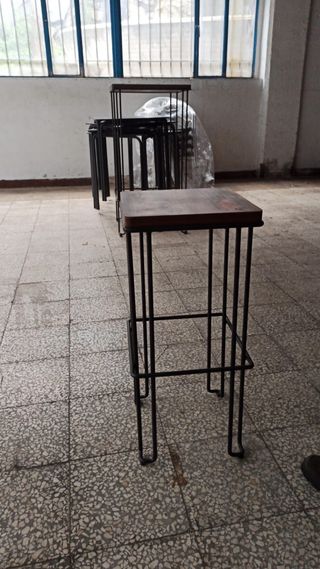 Taburetes altos metal y madera
