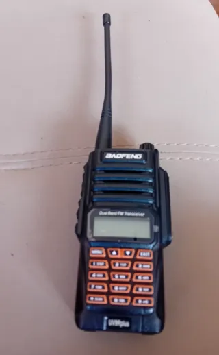 Walkie Talkie Baofeng UV9R Plus Dual Band