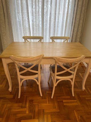 Conjunto mesa y 4 sillas madera y rafia