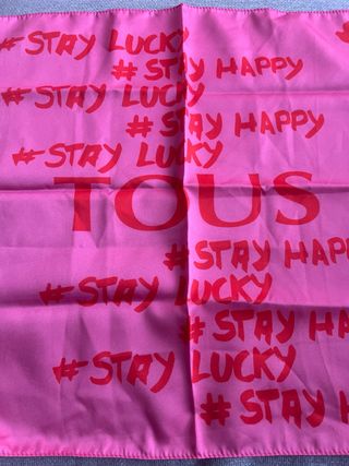 Pañuelo Tous cuello rosa