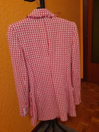 Americana cruzada roja y blanca