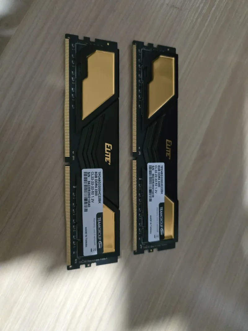 2x TEAMGROUP Elite 8GB DDR4 3200MHz  Tendran 1 año