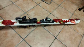 Esquís Quechua con fijaciones y funda