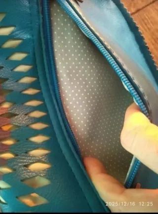 Bolso bandolera con diseño circular