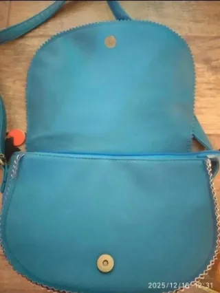 Bolso bandolera con diseño circular