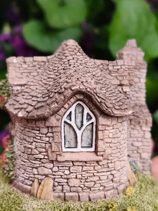Lilliput Lane Pixie House