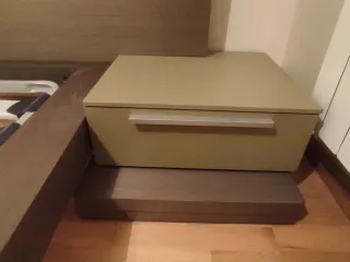 Cabecero, mesillas, bancada y somier