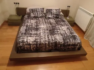 Cabecero, mesillas, bancada y somier