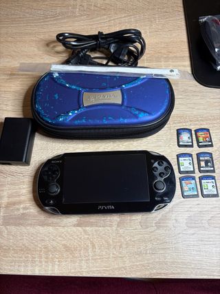 Sony PS Vita OLED Negra + 6 Juegos