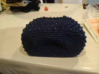 Bolso de mano azul moderno