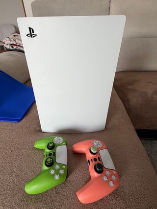 Consola PS5  de 1TB + 2 Mandos (Coral y Verde)