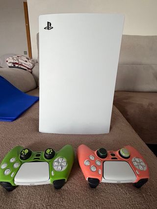 Consola PS5  de 1TB + 2 Mandos (Coral y Verde)