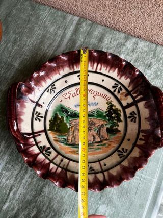 Frutero de cerámica decorado  con asas