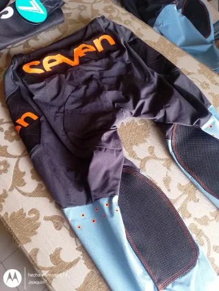 Pantalones Motocross Talla 28 y 30.    20€ unidad