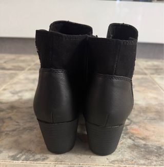 Botines negros con pedrería