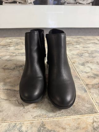 Botines negros con pedrería