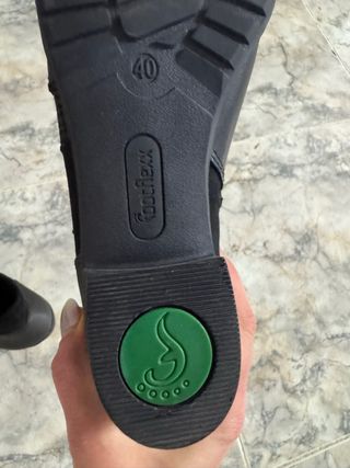 Botines negros con pedrería